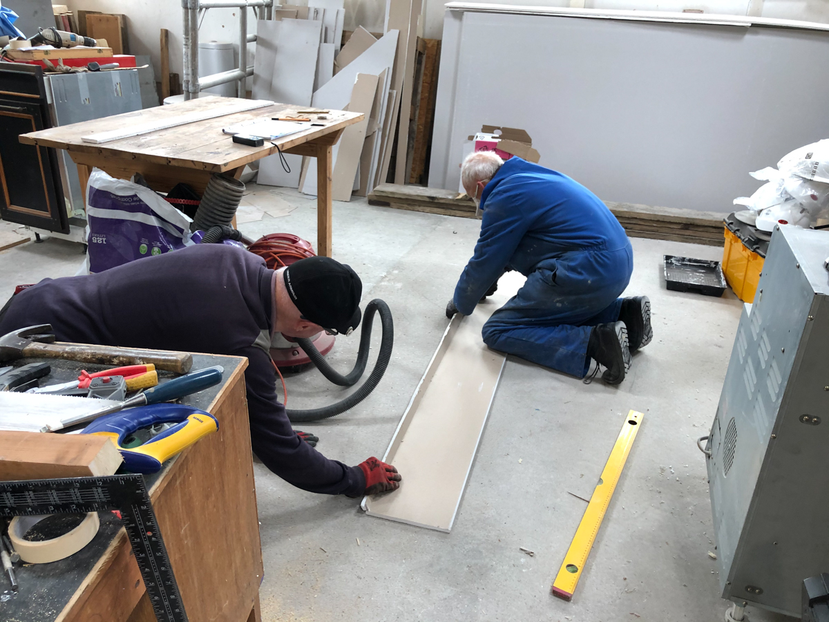 EB Shed-12 George and Brian cutting more board