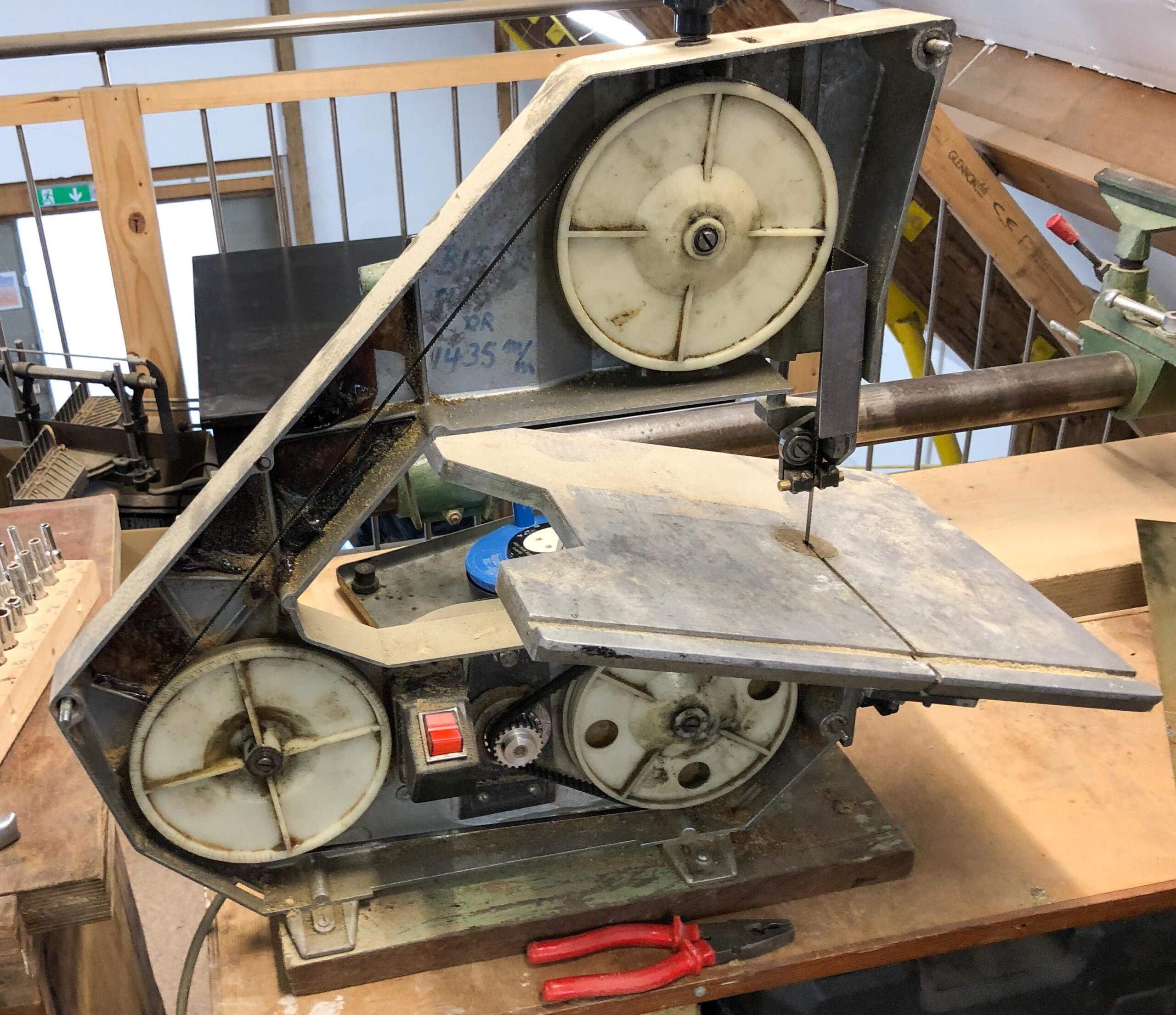 Rob metal bandsaw going