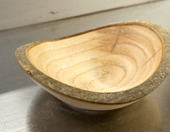 Peter walnut bowl with natural bark 2 Peter walnut bowl with natural bark 2