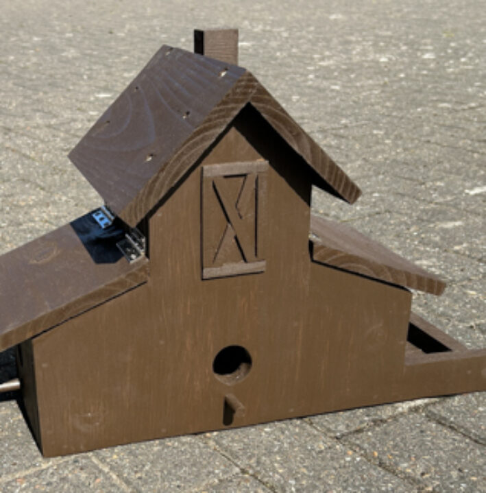 Phil barn like bird box